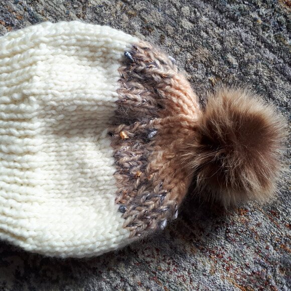 Hand knitted hat - Picture 3 of 4